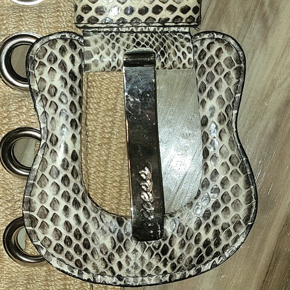 Guess Real Snakeskin Big Buckle Stretch Belt - Picture 9 of 11
